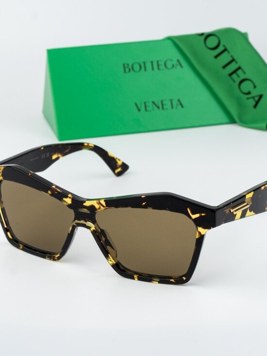 Bottega Veneta Men Sunglasses Havana Brown Shield BV1093S  display picture 3